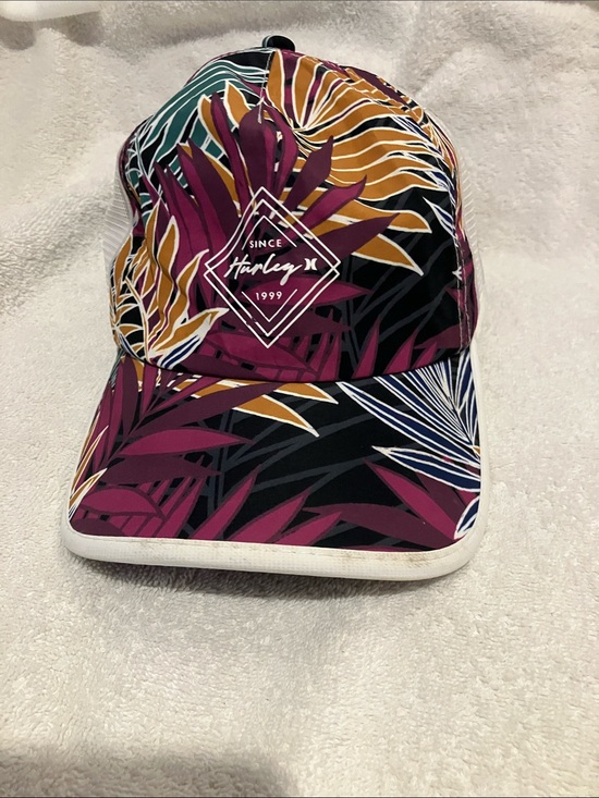 Hurley Accessories - Hurley Leaf-Print Cap in Plum, Mustard and Teal
